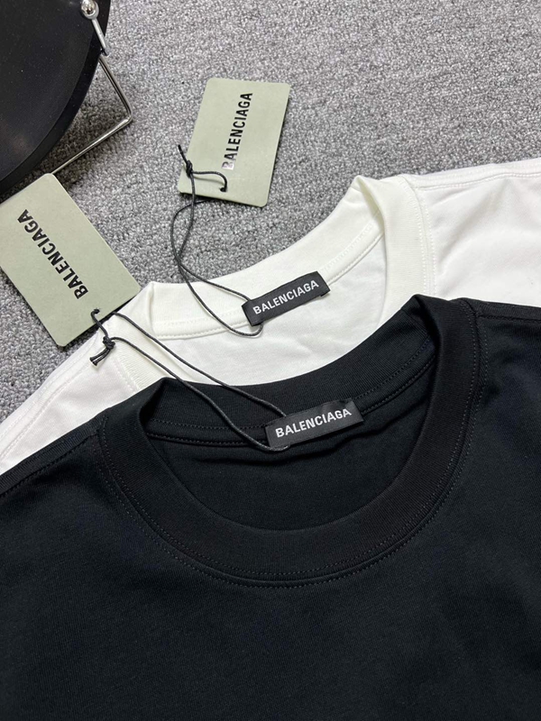 ブランドTシャツ側面デザイン